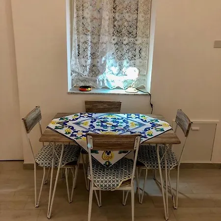 Via Aurispa 60 * Palermo