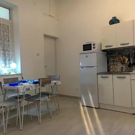 Via Aurispa 60 Палермо