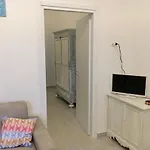 Via Aurispa 60 아파트
